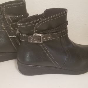 Earth Origins Leather Ankle Boots